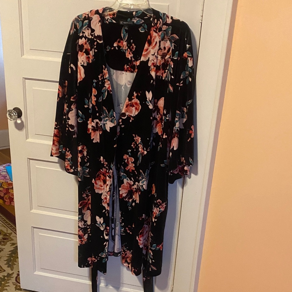 INC International Concepts Black Floral Robe